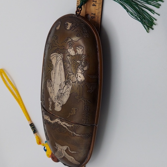 Vintage Chinese Brass glass case & tassels. With Deity, Fortune Kid & Crane. - Picture 5 of 9